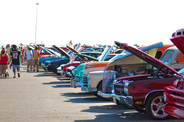 Quels conseils pour assortir des robes à volants avec des chaussures plates?